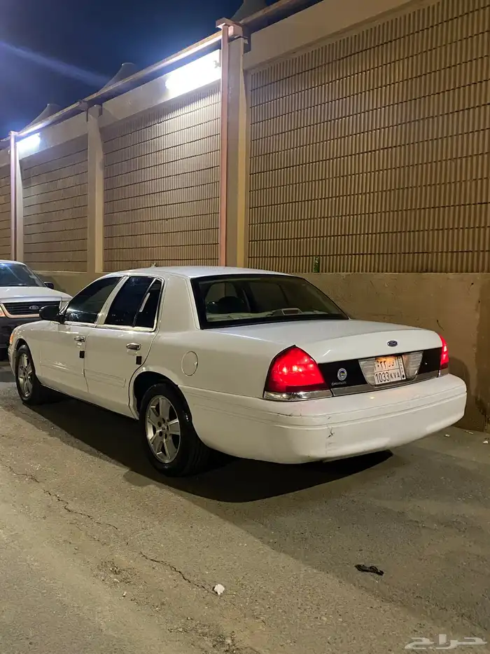 فورد فكتوريا 2010 نظيف 1