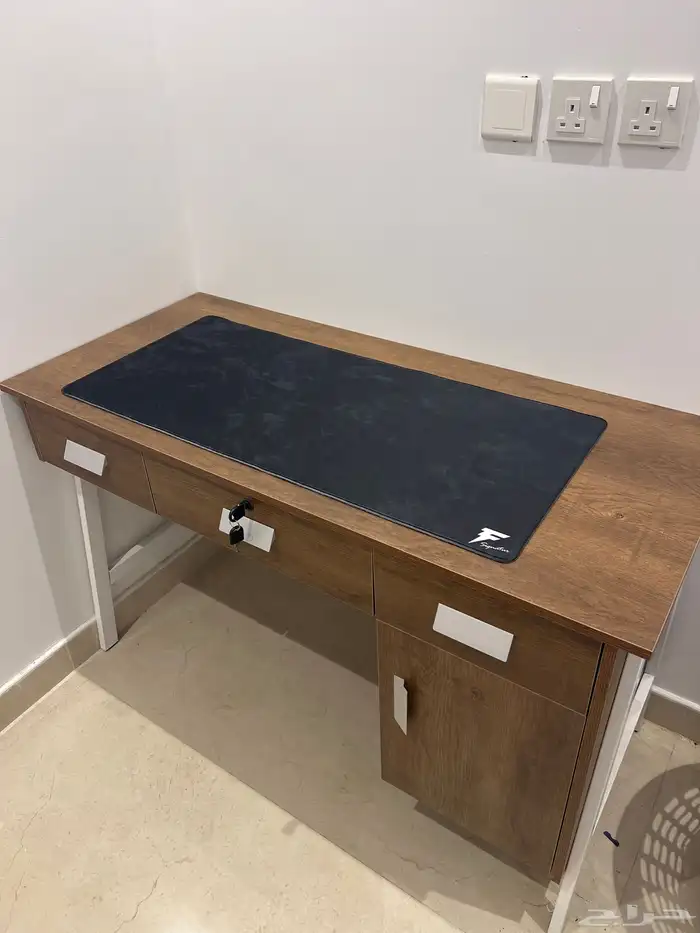 طاولة بثلاث 4 ادراج - عمق 55 سم - عرض 1.20 - طول 75 0