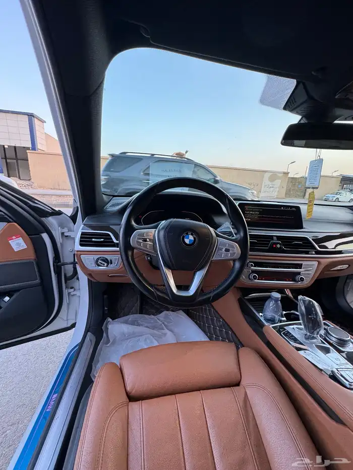 بي ام دبليو 2021 730 7