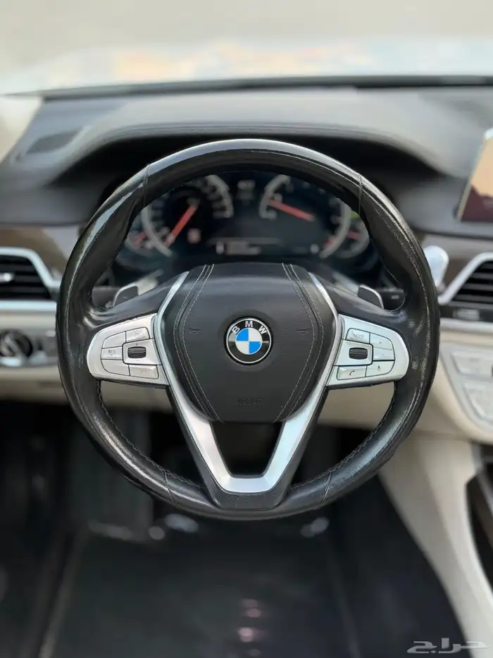 للبيع بي ام دبليو 740Li فل كامل 8