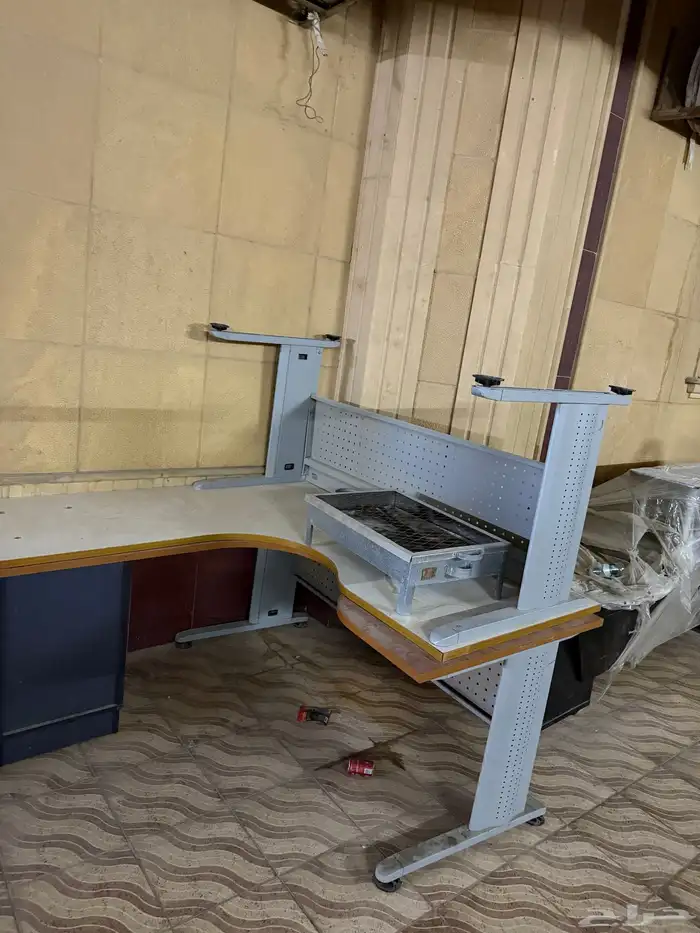 طاولات مكتبيه نظيفه 1