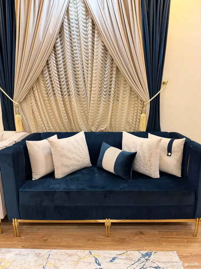 طقم كنب 12 نفر مع ستاره وفرشه وطقم طاولات 5