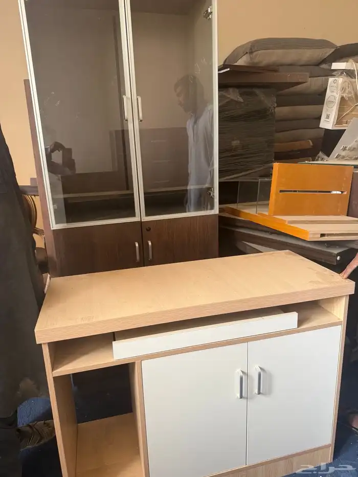 طاولة ودولاب 0