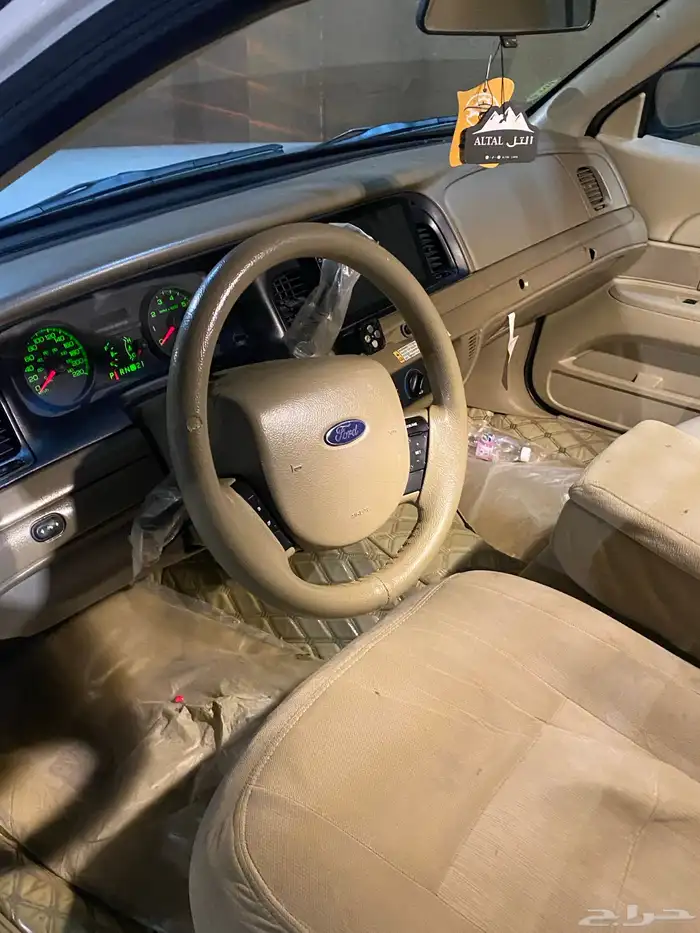 فورد فكتوريا 2010 نظيف 3