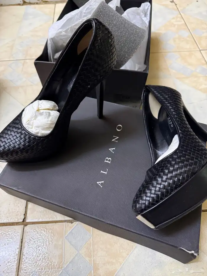 ملابس واحذيه 1