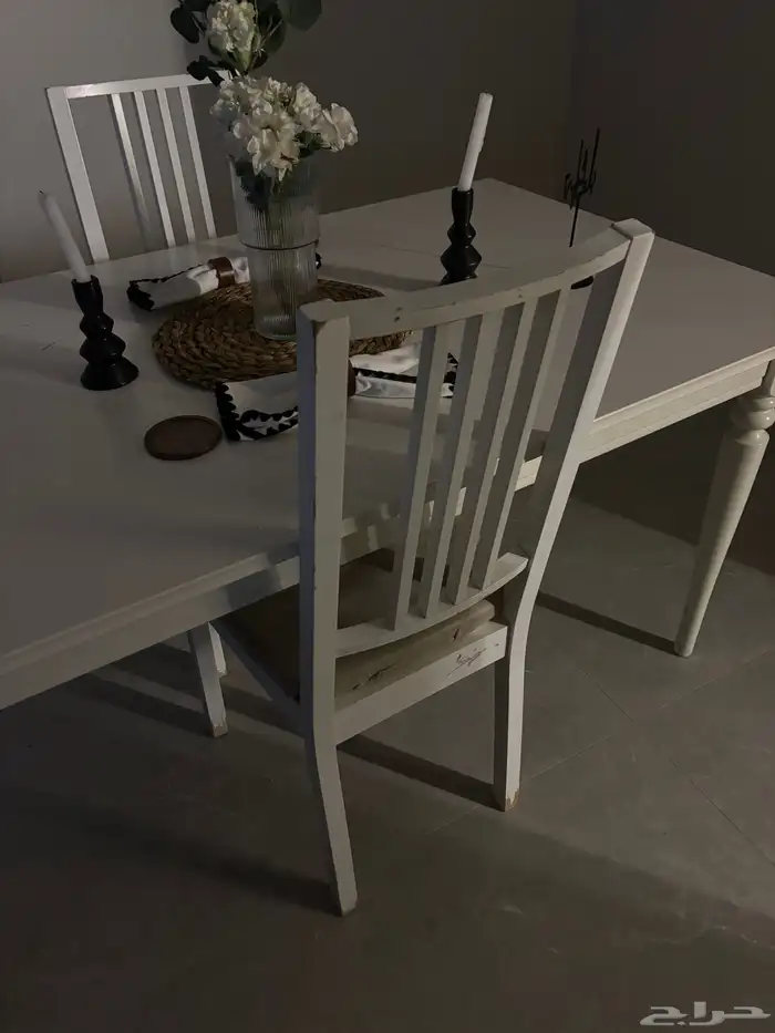 طاولة طعام واثنين كراسي من ايكيا 0