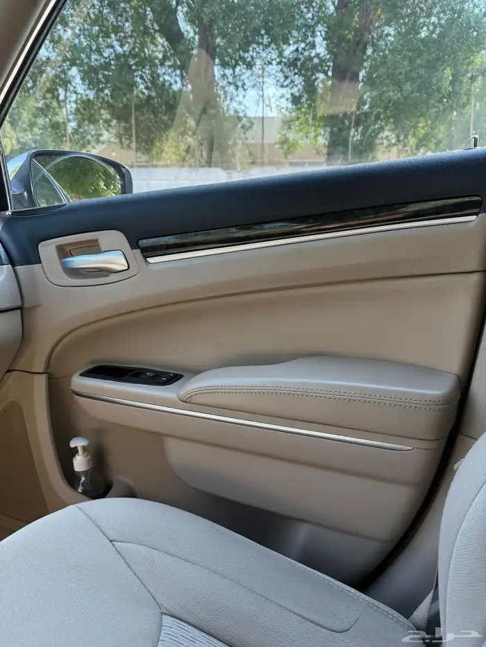 كرايسلر c300 2014 مخزن نظيف جدا ممشى قليل 8