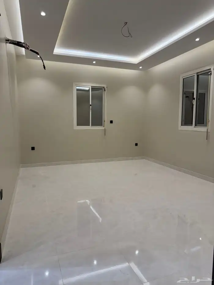 للبيع فلة دور وملحق على أرض كاملة حي الحمدانية 9