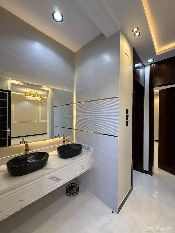 للبيع شقه أرضيه وروف علوي بموقع مميز بدرة الموسي اسعار صيدة 7