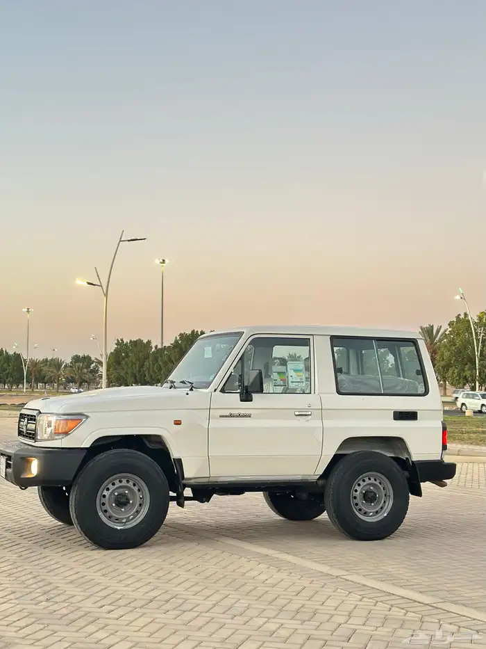 جيب ربع 2023 بوليسي 4