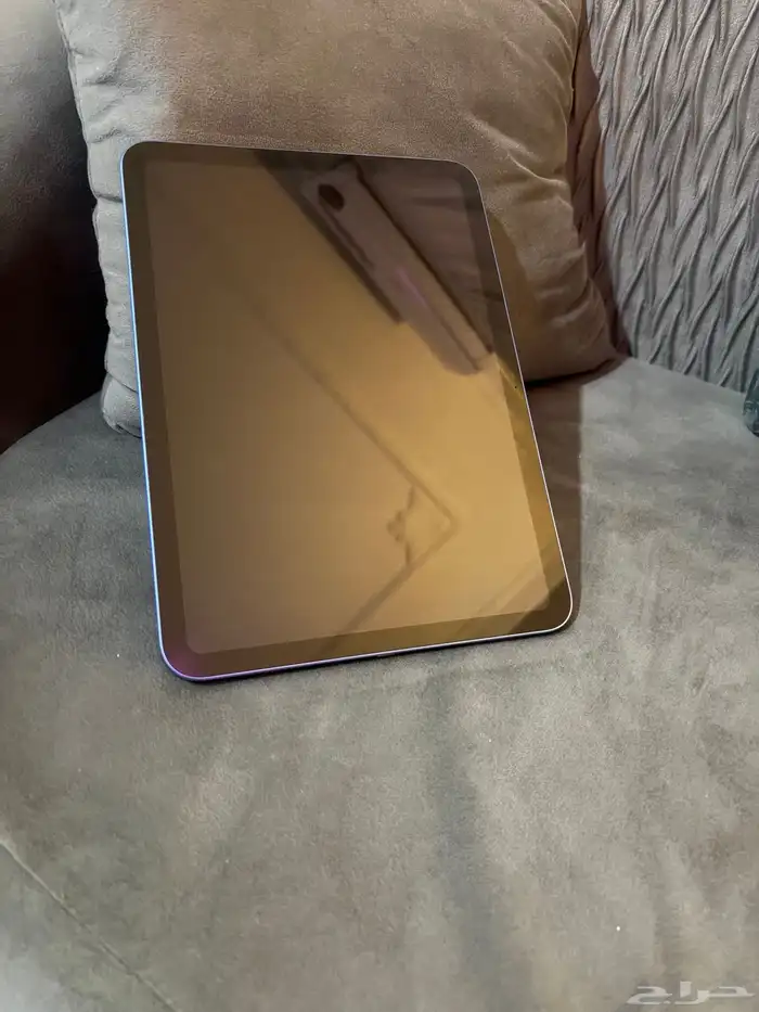 ايباد الجيل العاشر ازرق نظيف 1