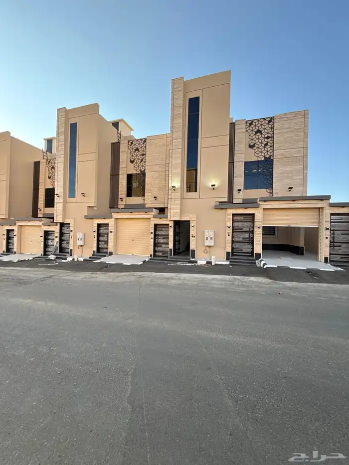 للبيع شقه أرضيه وروف علوي بموقع مميز بدرة الموسي اسعار صيدة 2