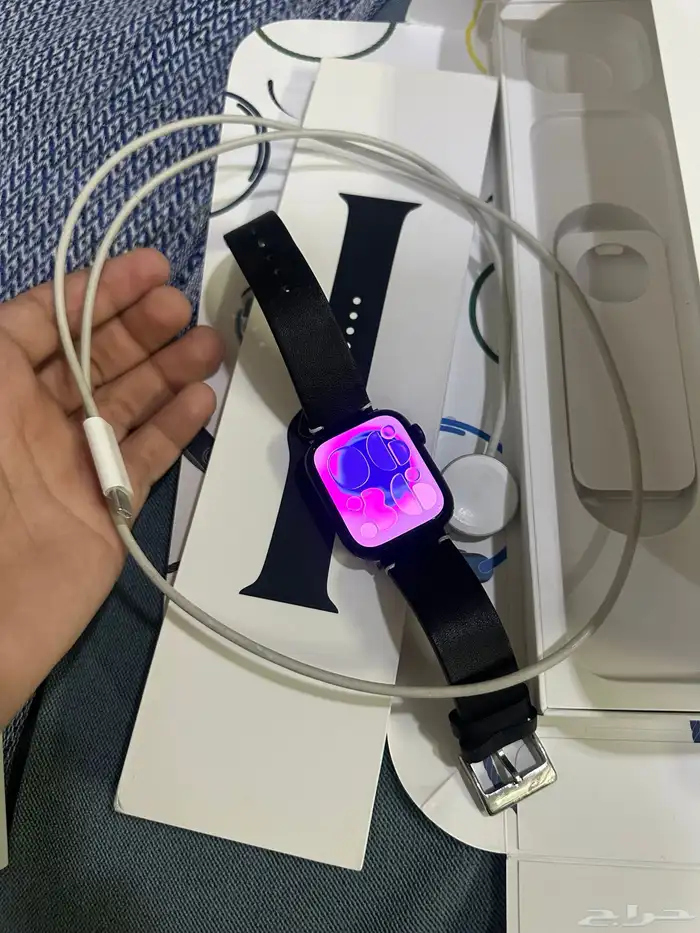 ساعه ابل اصدار 7 الساعه ما فيها ولا شي نضييفه 5