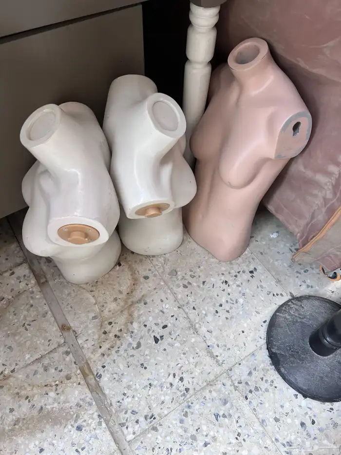 منكان مجسم عرض ملابس 1