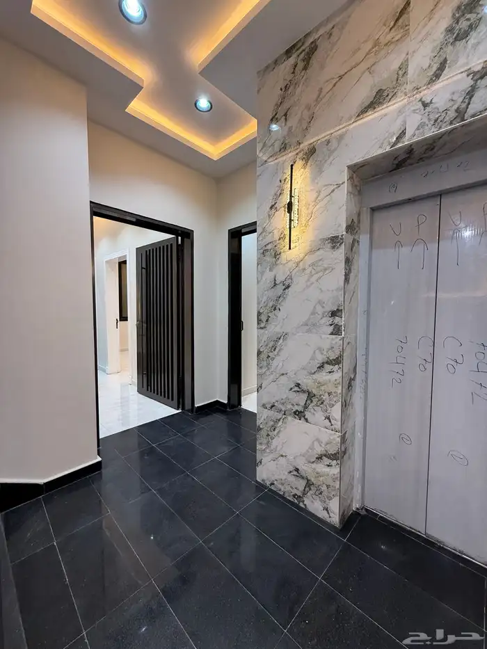 للبيع شقق علويه بمصعد جاهز وسطح خاص ف حي الراقي وسط الخدمات 5