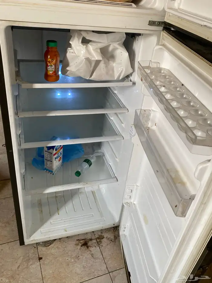 ثلاجه شرط التجميد والتبريد والنظافه 0