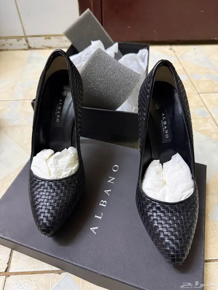 ملابس واحذيه 0