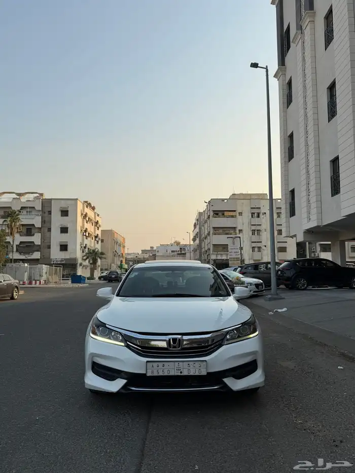 للبيع سيارة هوندا اكورد 2017 1