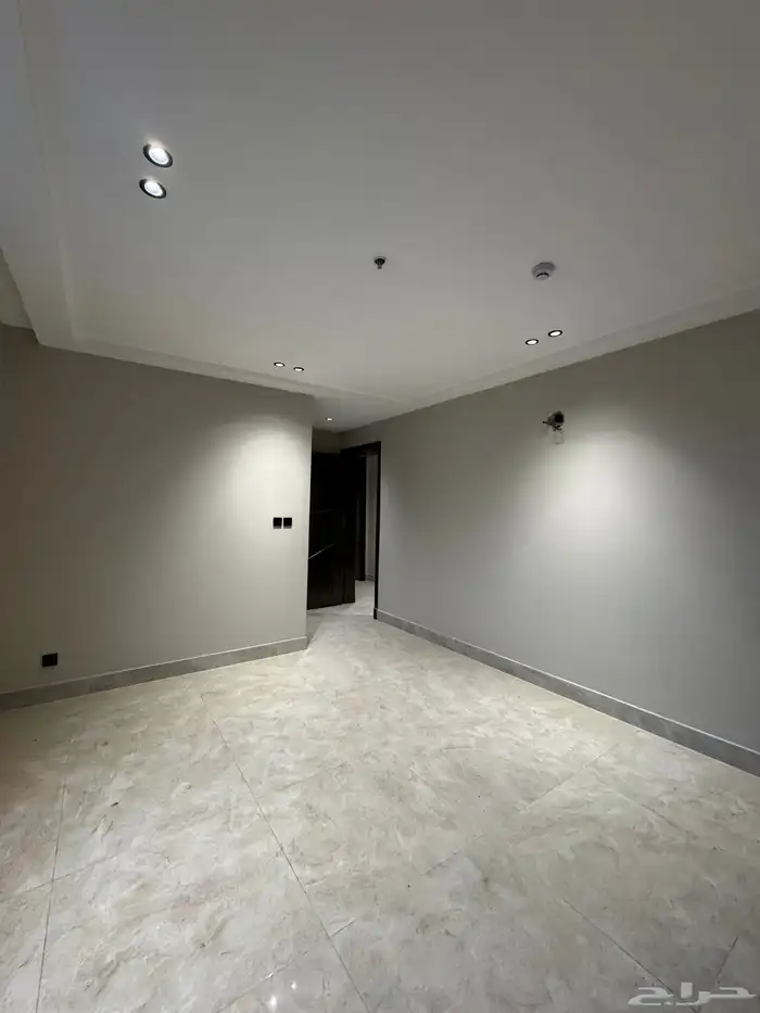 شقة تمليك مطلة على البحر الدمام حي الشاطىء 9