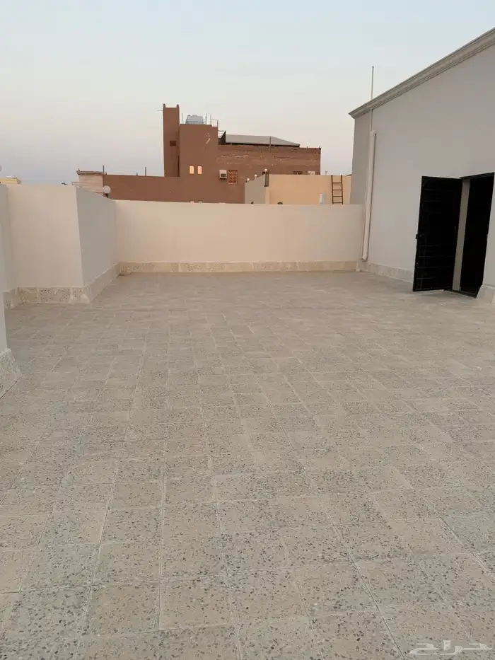 للبيع فلة دور وملحق على أرض كاملة حي الحمدانية 24