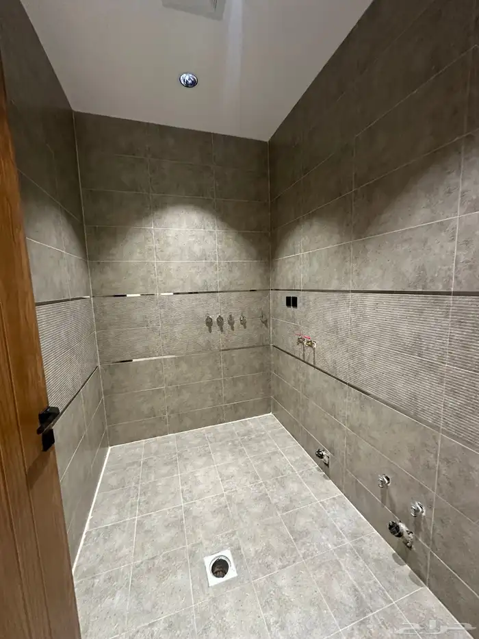 للبيع شقه ارضيه مستقله6غرف بأبهاالبديع قرب الراشد مول500الف 7