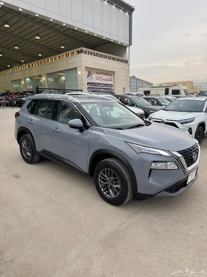 للبيع نيسان اكس تريل 2023 - نص فل - دبل -بحالة الوكاله 1