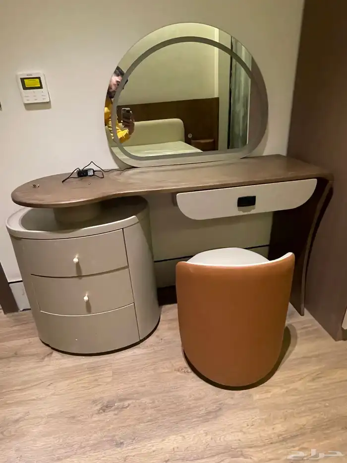 تفصيل غرف نوم وتركيب ديكورات خشبية والتنجيد ودهان الأبواب 4