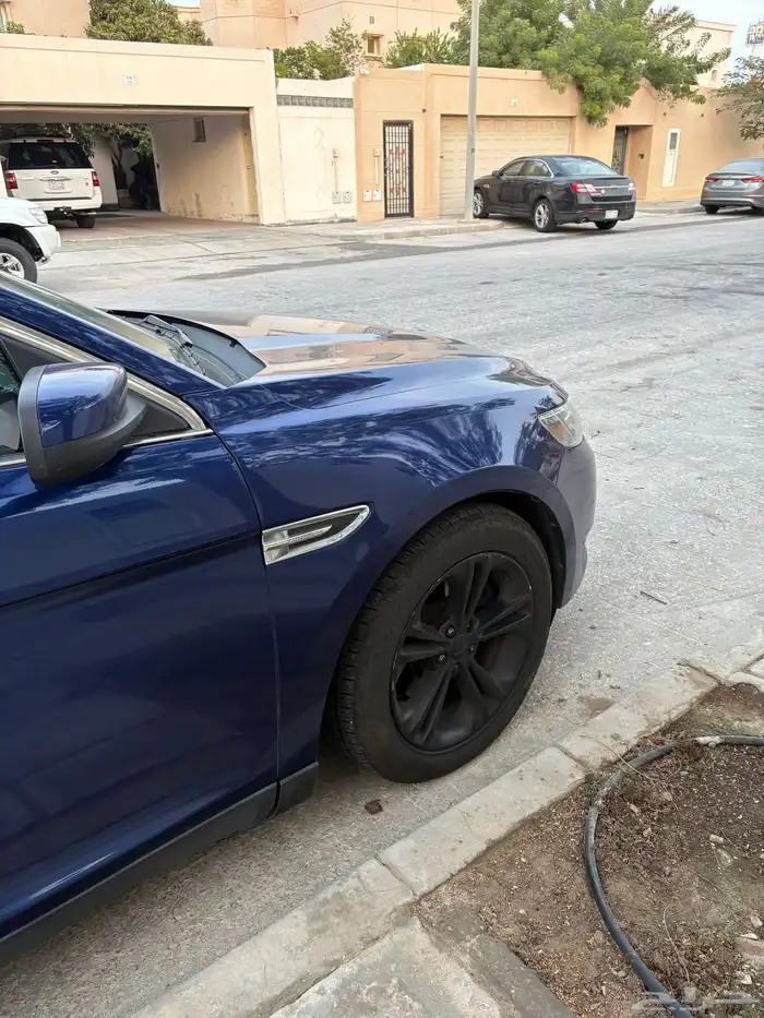 للبيع فورد تورس موديل 2015 1