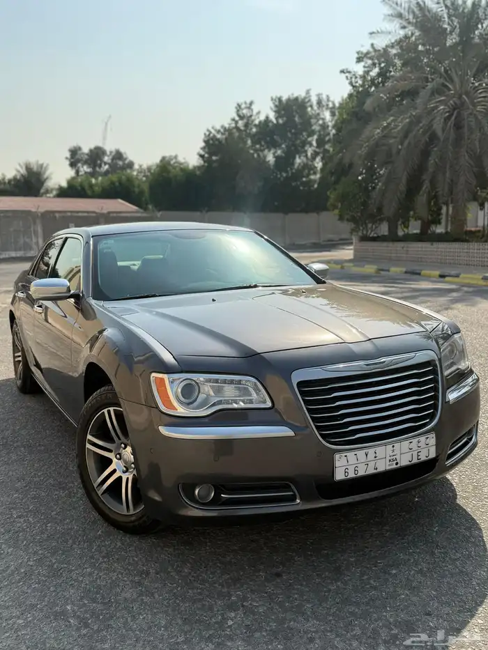 كرايسلر c300 2014 مخزن نظيف جدا ممشى قليل 11
