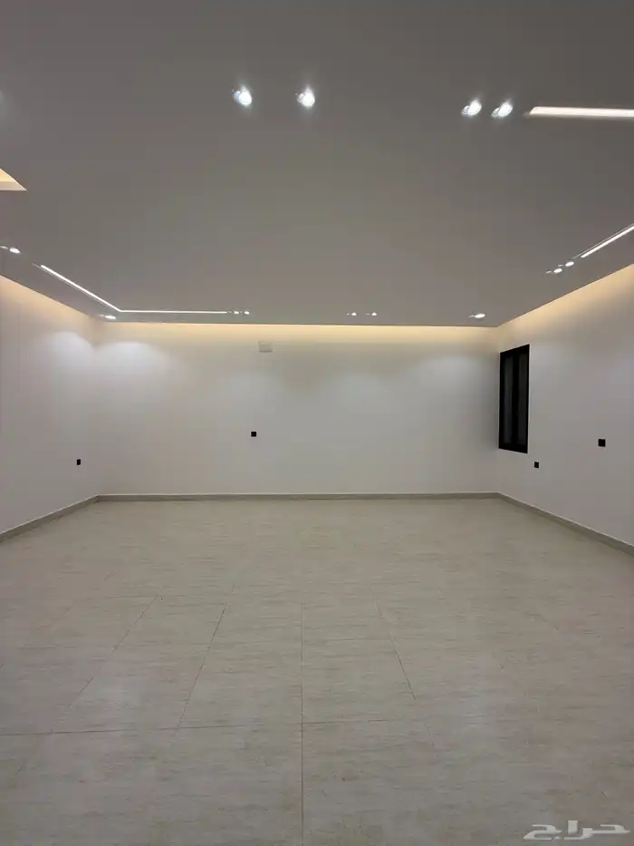 للبيع ارواف علويه بملحق وشقق ارضيه ببايكة سيارة ف احد رفيده 28