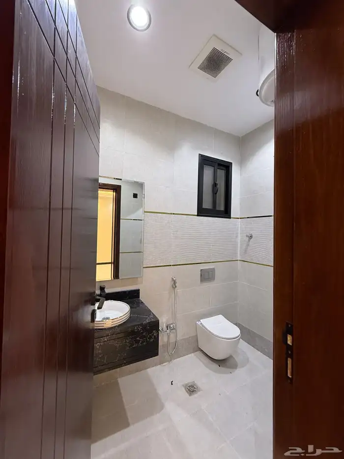 للبيع شقه أرضيه وروف علوي بموقع مميز بدرة الموسي اسعار صيدة 19