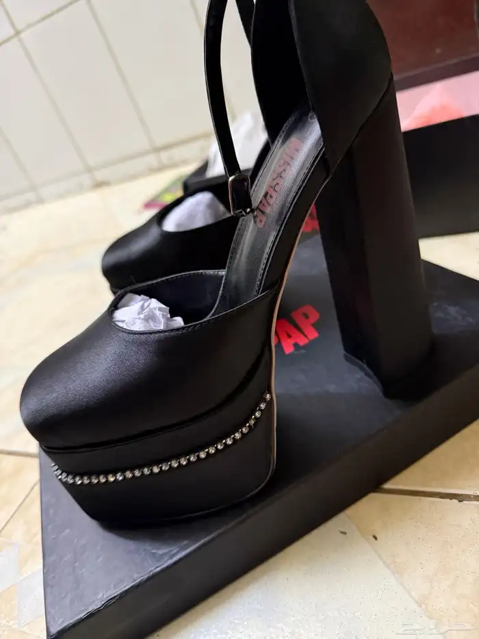 ملابس واحذيه 2