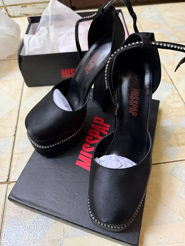 ملابس واحذيه 4