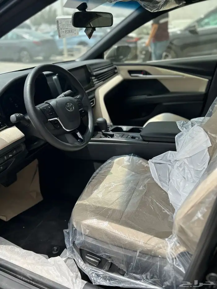 تويوتا  كامري E استاندر بنزين 2025 اسود 109200 شامل الضريبة 4