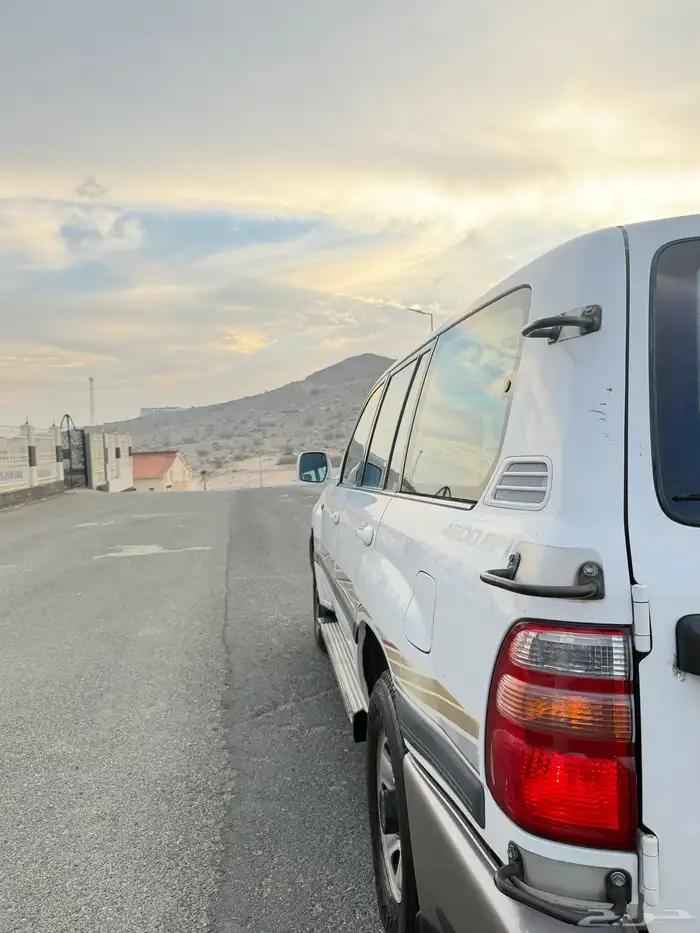 لاندكروزر صالون GXR 2000 4