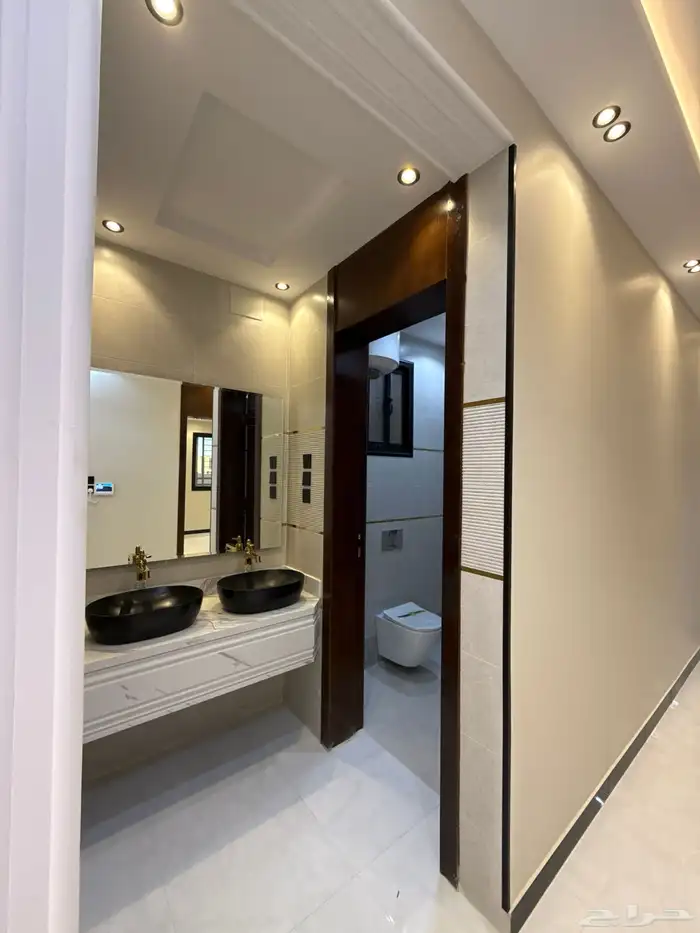 للبيع شقه أرضيه وروف علوي بموقع مميز بدرة الموسي اسعار صيدة 31