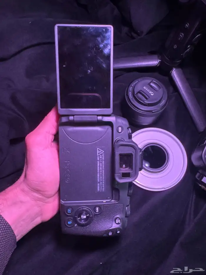 كاميرا كانون R8 1