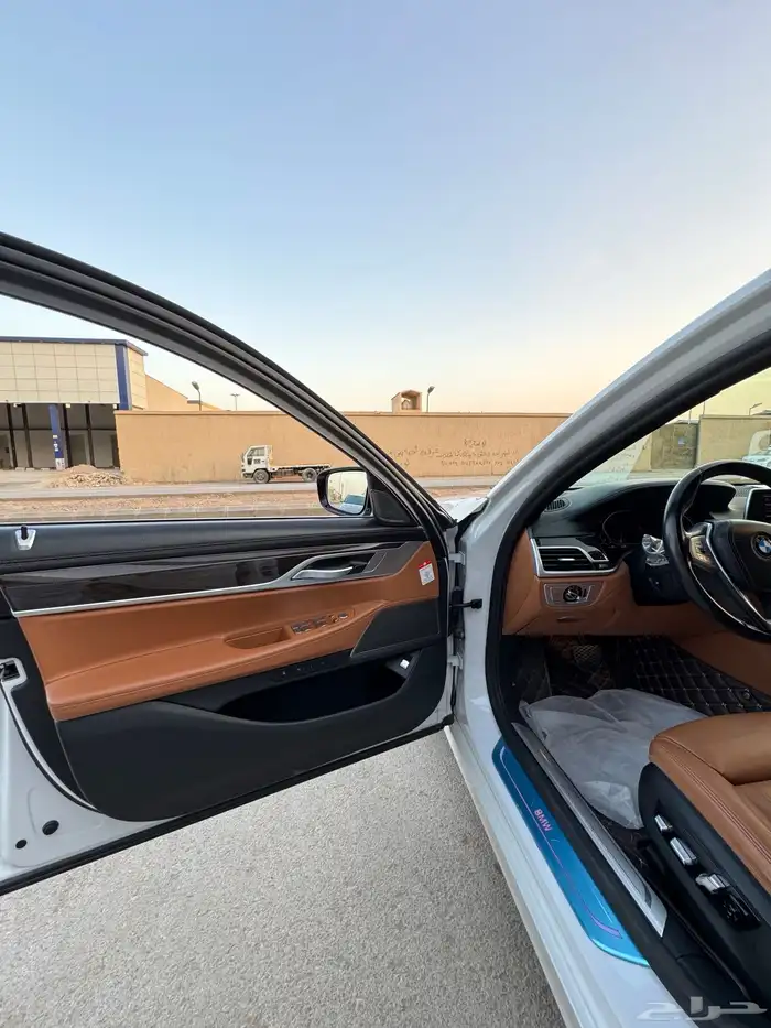 بي ام دبليو 2021 730 6