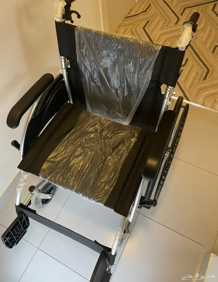 كرسي متحرك لذوي الهمم 0