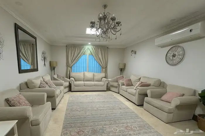 للبيع كنب نظيف مع كنب اضافي وستارة وملحقاتها 0