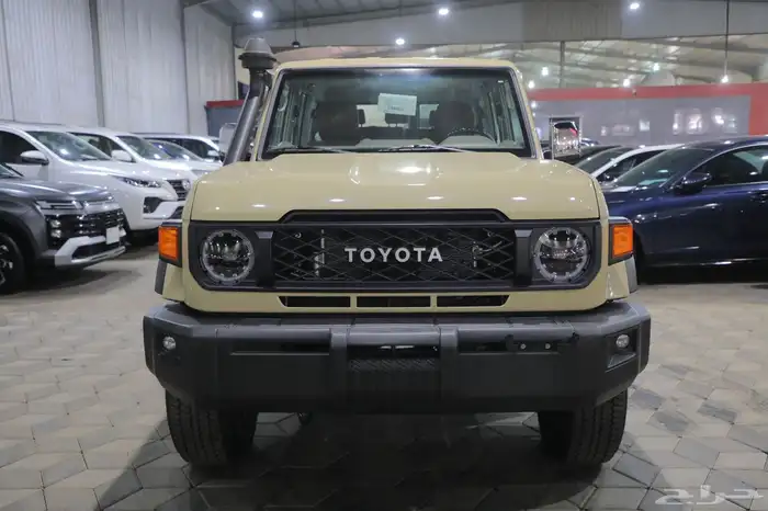 تويوتا ربع V6.2025فل كامل رفرف بنزين 5 ابواب اوتوماتيك 1