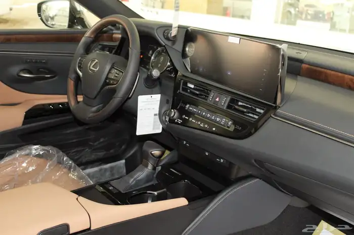 لكزس - ES250 لاكجيري - 2025 - نص فل - خليجي 15