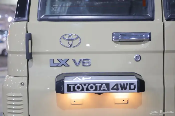 تويوتا ربع V6.2025فل كامل رفرف بنزين 5 ابواب اوتوماتيك 9