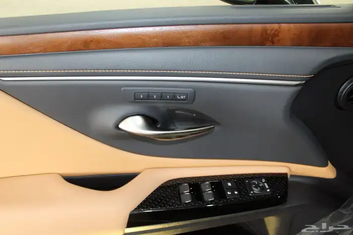 لكزس - ES250 لاكجيري - 2025 - نص فل - خليجي 14