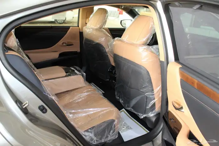 لكزس - ES250 لاكجيري - 2025 - نص فل - خليجي 27