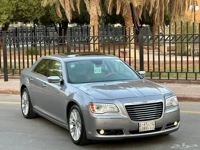 كرايزلر C300 HEMI 2014 (( بحالة ممتازة )) 21