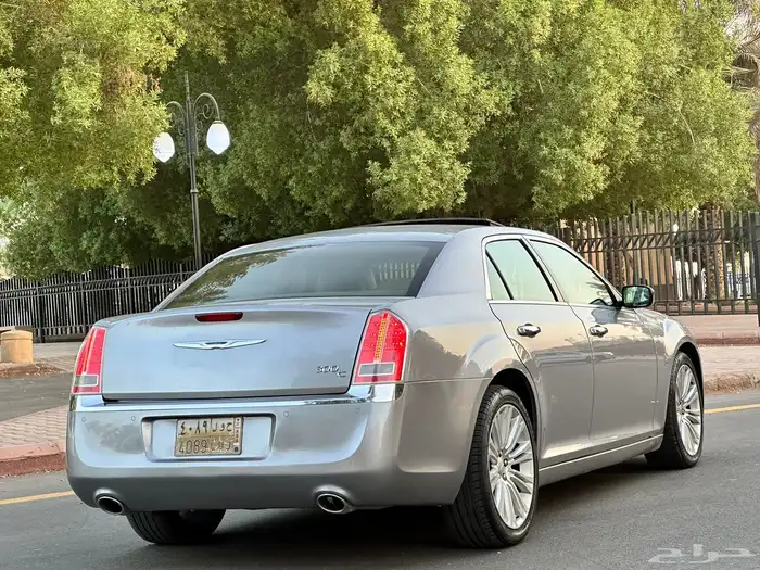 كرايزلر C300 HEMI 2014 (( بحالة ممتازة )) 3