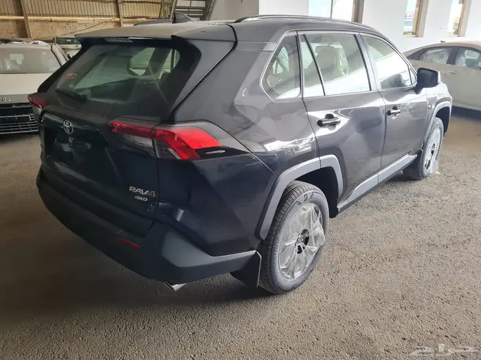 تويوتا راف فور XLE نص فل 2025 عروض نهاية السنه 3