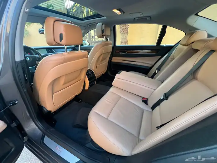 بي ام دبليو 730Li 2014 (بحالة ممتازة) 15