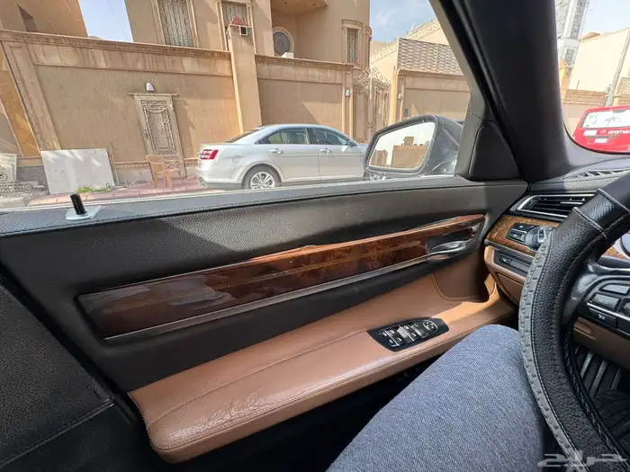 BMW الفئة السابعة 730 فل سنة 2015 15